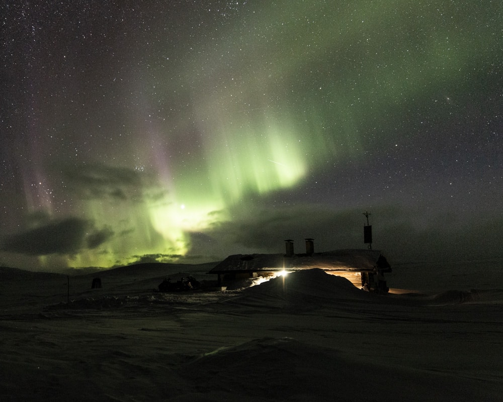 25.3.2020 Cabin under the northern lights in Harrejavrrit.